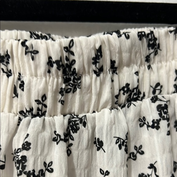 Floral Black and White Skirt - Picture 2 of 3